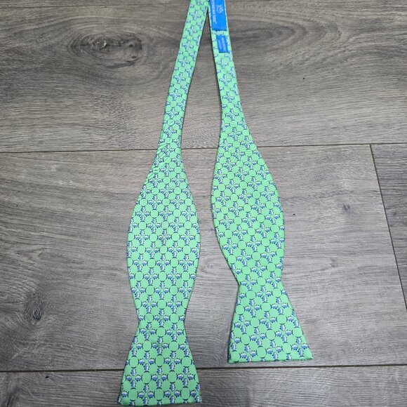 Bowtie #21 - Light Green Southern Tide - Picture 1 of 2